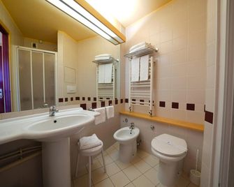 Hotel Club Uappala Sestriere - Sestriere - Bathroom
