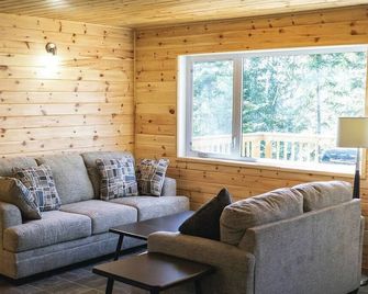 Bear's Den Cabin - Lakewood Park Cabins - Kenora - Obývací pokoj