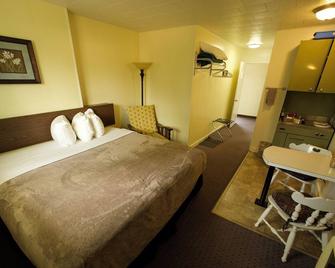 Creston Valley Motel - Creston - Bedroom