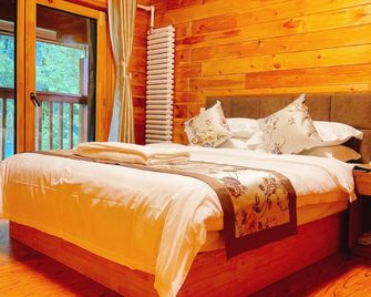 Neyin Ancient City Forest Tribe Chalet Hotel - Baishan - Slaapkamer