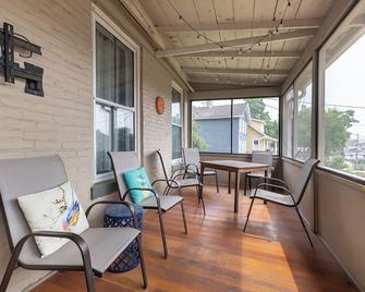 Winter w/us Downtown Galena - Few steps to shopping/dining & Turner Hall! - Galena - Balcony