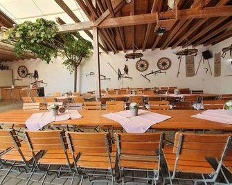 Landgasthaus zum Kreuz - Unterschneidheim - Restaurante