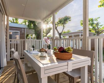 Club Del Sole Adriatico Cervia Easy Camping Village - Cervia - Balcony