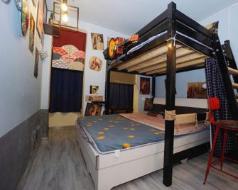 I am waiting for you in Guilin Youth Hostel (Liangjiang Sihu East-West Alley) - Guilin - Bedroom