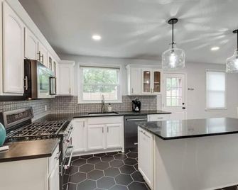 Oasis Of Nashville, With A Pool And Hot Tub ! - Nashville - Cocina