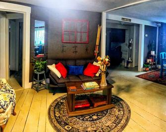 Peaceful Mountain View Retreat - Hancock - Wohnzimmer