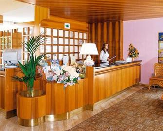 Hotel Royal - Garda - Front desk