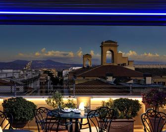 Marcella Royal Hotel - Rooftop Garden - Roma - Balcón