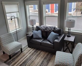 Downtown Charlevoix, Riverwalk 107 - Charlevoix - Living room