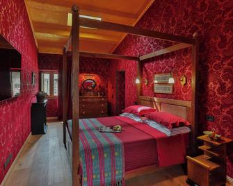 Relais Scanno Red Home - Scanno - Camera da letto