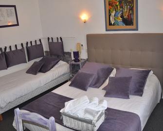 Hotel Les Mimosas - Борм-ле-Мімоза - Спальня