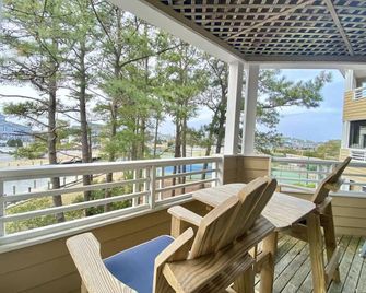 Lazy Days - A Pirate's Cove Getaway - Manteo - Balcony