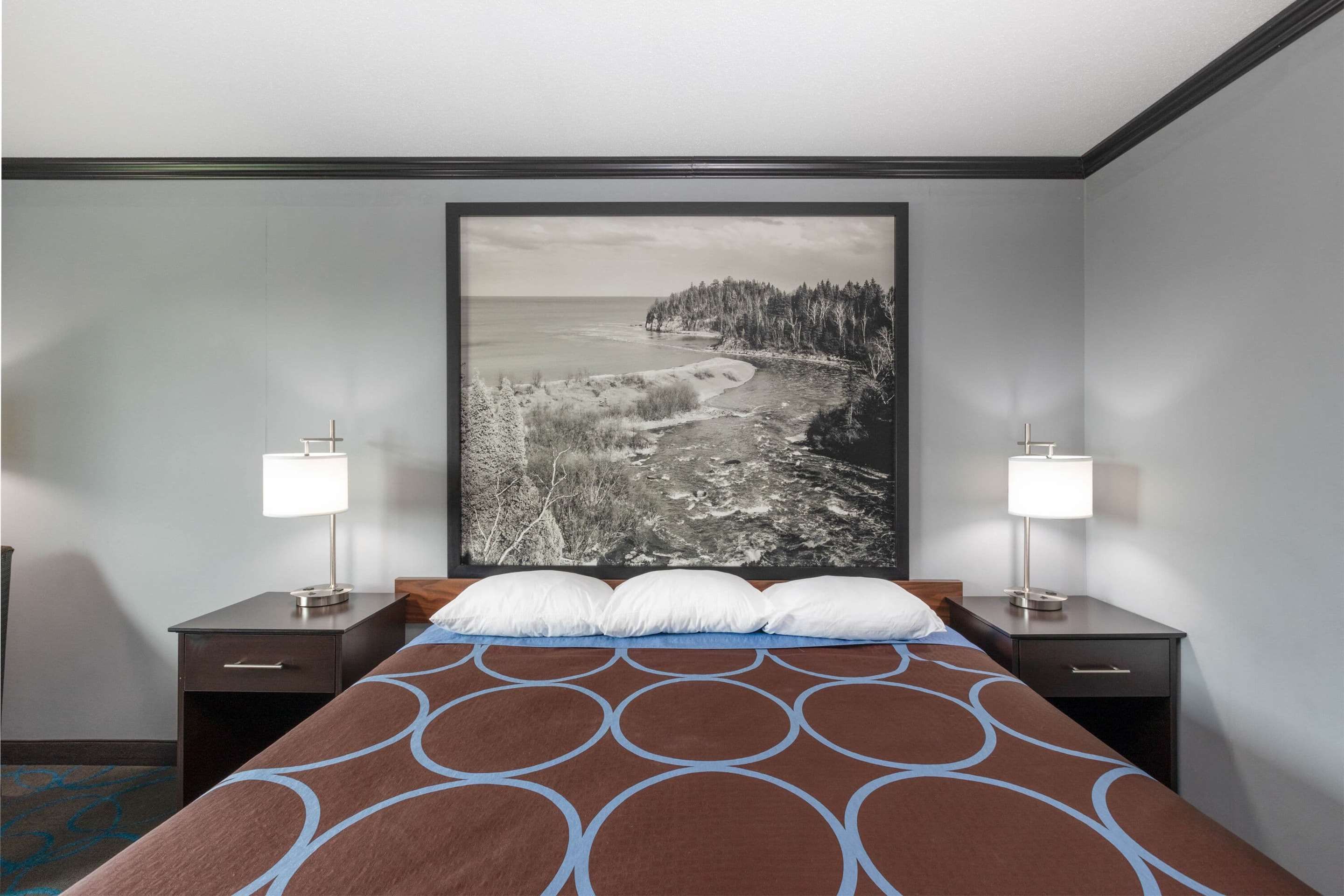 Bedroom view of Super 8 by Wyndham Duluth