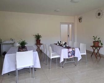 Jate Guest House - Масеру - Їдальня