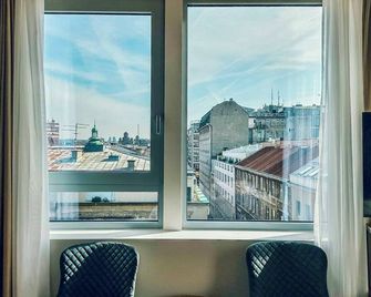 Circle Of 2 - Belgrado - Balcone