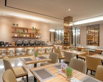 Grand Zuri Hotel Duri - Duri - Restaurant