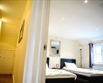 The Greyhound Cottage - Chigwell - Bedroom