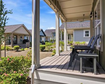Forest Moon by Seabrook Hospitality - Pacific Beach