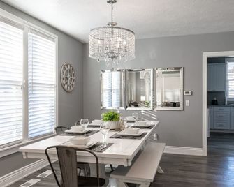Updated Great Falls Home With Fire Pit - Great Falls - Dining room
