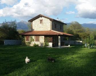 Detached villa, Mulazzo, Cinque Terre, Versilia, Lunigiana, in the green - Mulazzo - Building