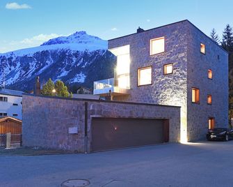 Maison Montagne - Samedan - Building
