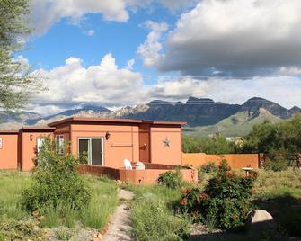 Relax Near the Best of Oro Valley - Oro Valley - Building