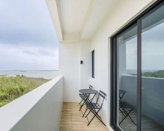 Chill Style Easy Stay - Magong - Balcone