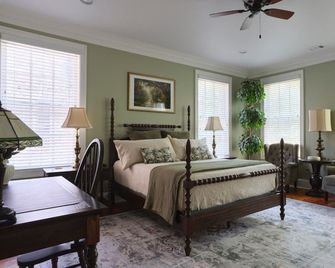 Beautiful 3Bed Townhome in Historic Downtown Savannah - Savannah