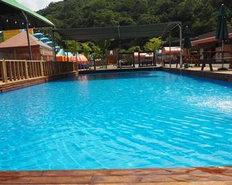Geomunoreum Hostel - Jeju City - Pool