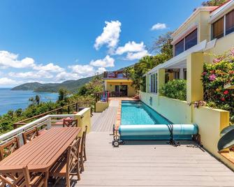 Luxury LongView Villa, Stunning views of Longbay Beach with magnificent sunsets. - West End - Balkon