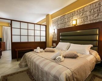 City Life Hotel - Heraklion - Bedroom