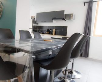 Player 2 Jeux Wifi Parking 4pers Lave Linge - Nœux-les-Mines - Salle à manger