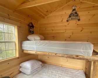 The Explorer Camping Cabin - Priest River - Bedroom