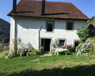 Large apartment for rent in a traditional Vosges farmhouse with panoramic view - La Bresse - Gebäude