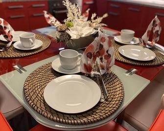 Modern 4-star apartment - stylish comfort, relaxation for people and dogs! - Weißenfels - Essbereich