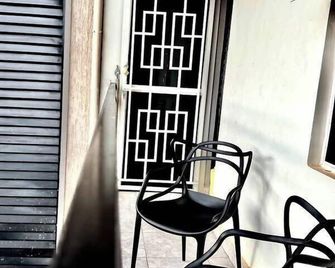 Apartment - Sleeps 2 - Parking - Garden - 神社 - 陽台