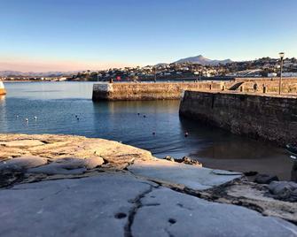 جراند أوتل دي لا بوست - سان-جان-دو-لوز - شاطئ