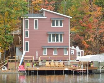 Modern Lakefront home - Hammondsport - Edificio