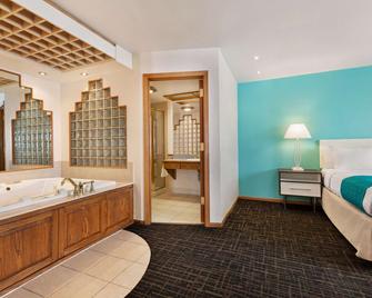 Howard Johnson by Wyndham Billings - בילינגס - חדר שינה