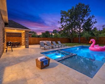 4 Bdr Pool + Spa + Bbq Retreat in The Woodlands, Tx. - Magnolia - Pool
