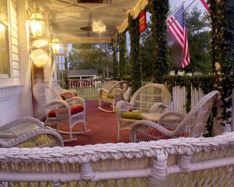 Book Nook Inn - Lumberton - Patio