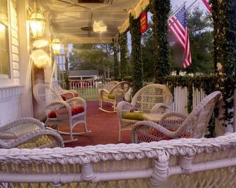 Book Nook Inn - Lumberton - Patio