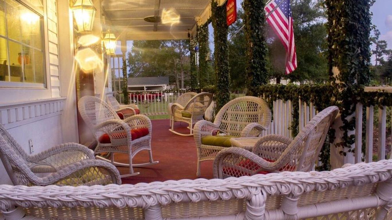 Book Nook Inn