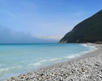 Apartment vacation home suggestive panorama Monte Conero sea and internet Wifi - Montelupone - Playa