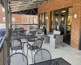 Asbury Inn & Suites - Wilmore - Patio
