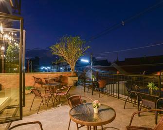 Cozy Inn Chiang Mai - צ'אנג מאי - מרפסת