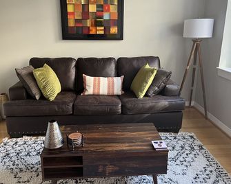 Downtown Norfolk Loft - נורפולק - סלון