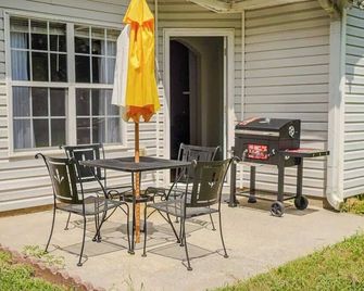 Spacious Vaulted 4br Family Home Near Mall of Ga Sleeps 12 - Dacula - Patio