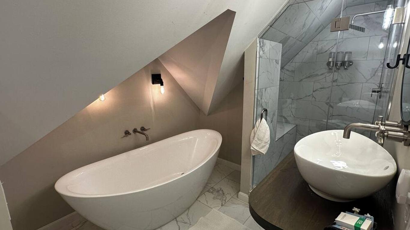 Phineas Swann Inn & Spa