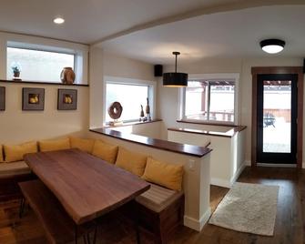 Modern Vacation Home - Downtown Kimberley - Kimberley - Dining room